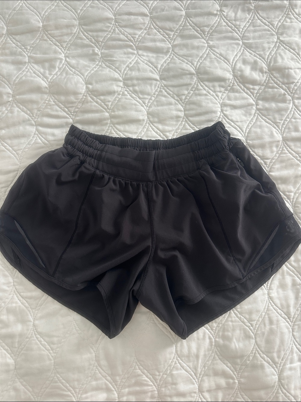 Lululemon Hotty Hot 4” inseam Size 6